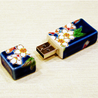金沢楽座 九谷焼usbメモリー2gb 紺地桜